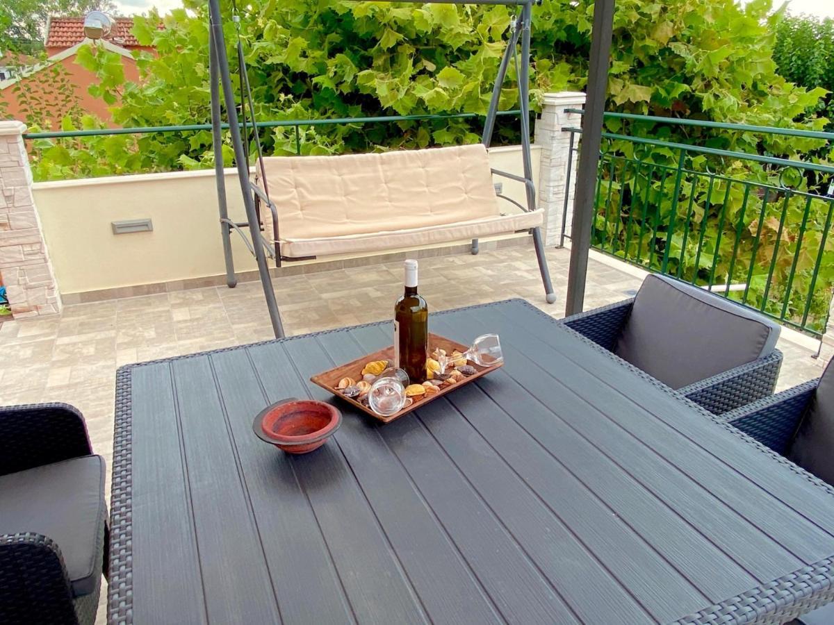Asteraki Poolside Apartment By Dadovillas Akharávi Eksteriør bilde